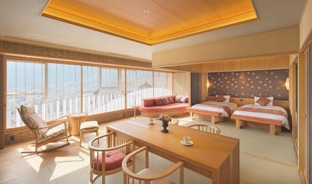 鞆の浦の町並み・山並みを臨むテラスリビング付き インルームダイニング・スイート