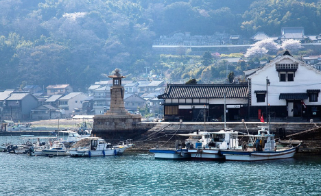 古くから歴史に彩られた町を散策