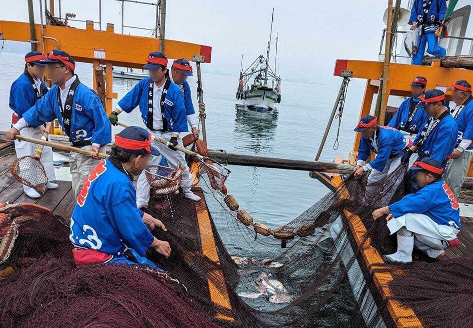 観光鯛網の主役は海を知り尽くした漁師の皆さん.jpg