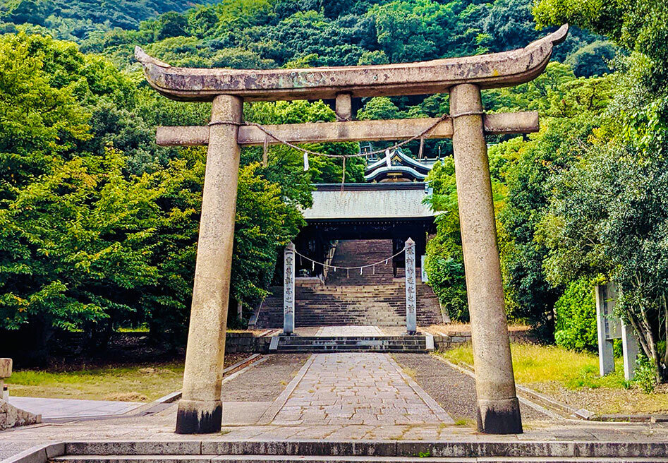 沼名前神社の鳥居・境内.jpg