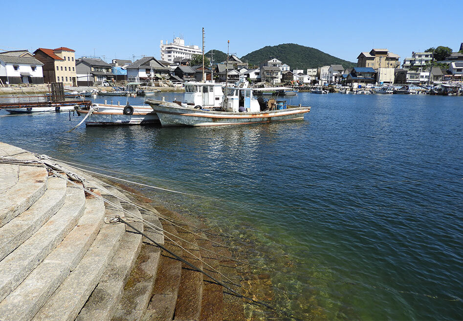 鞆の浦の港・雁木（がんぎ）.jpg