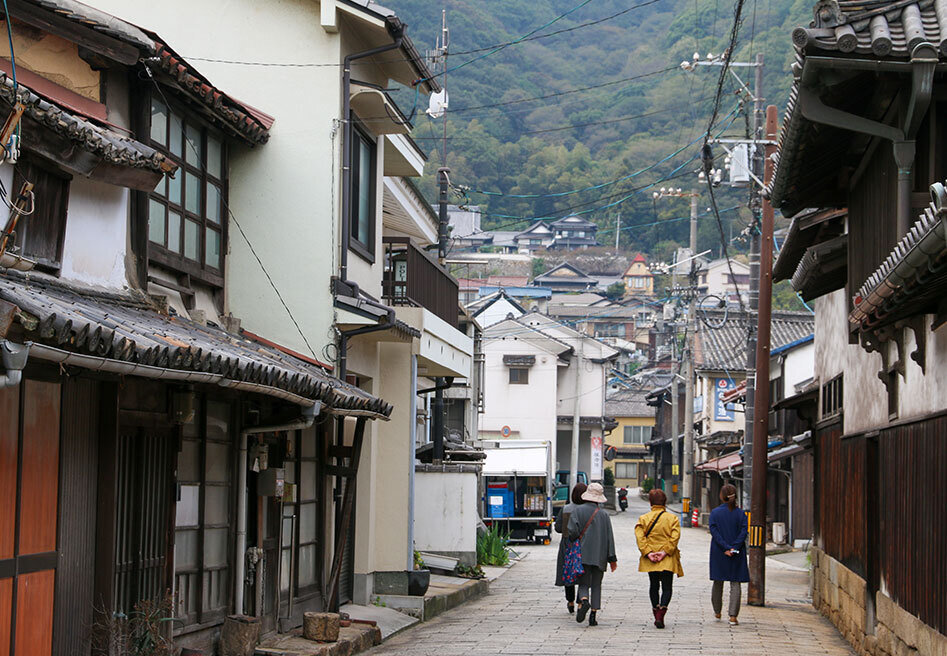 旧楢村幸男美術館の外観（赤い屋根）.jpg
