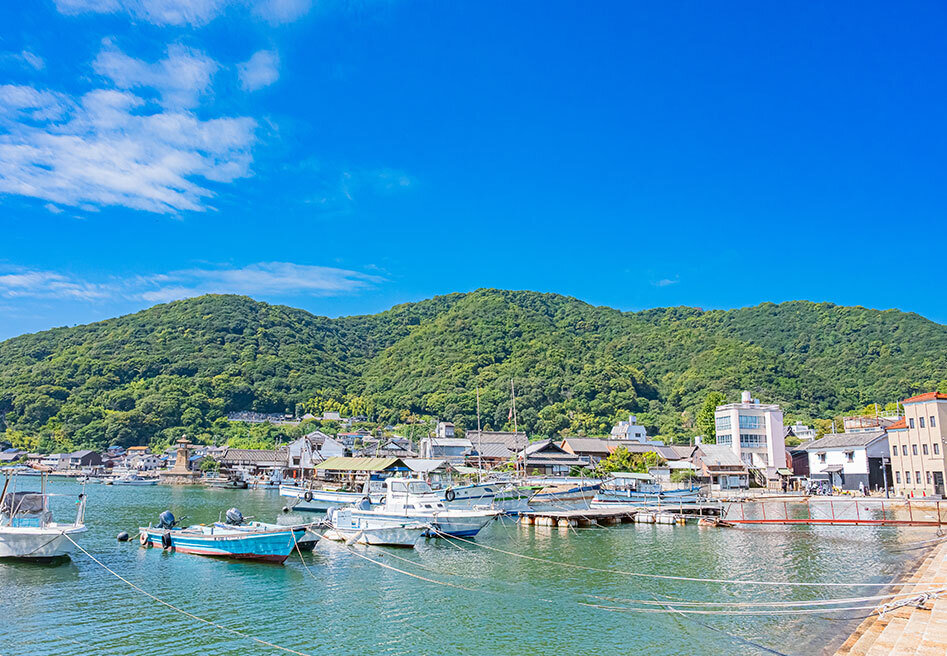 漁船が並ぶ鞆の浦の港.jpg