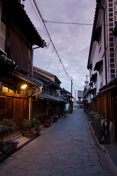 Recognition as a Heritage of Japan A port town of early modern times surrounded by the evening calm of Seto Inland Sea ~ Tomonoura where daily life merges into the sepia-colored port town.