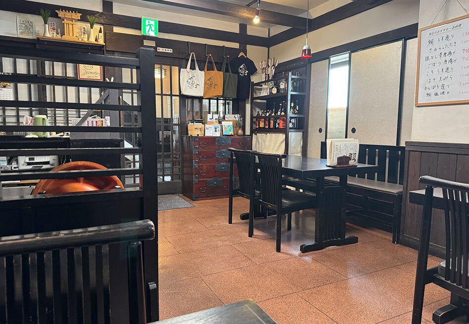 Interior of Kisetsu Ryori Kinugasa.jpg