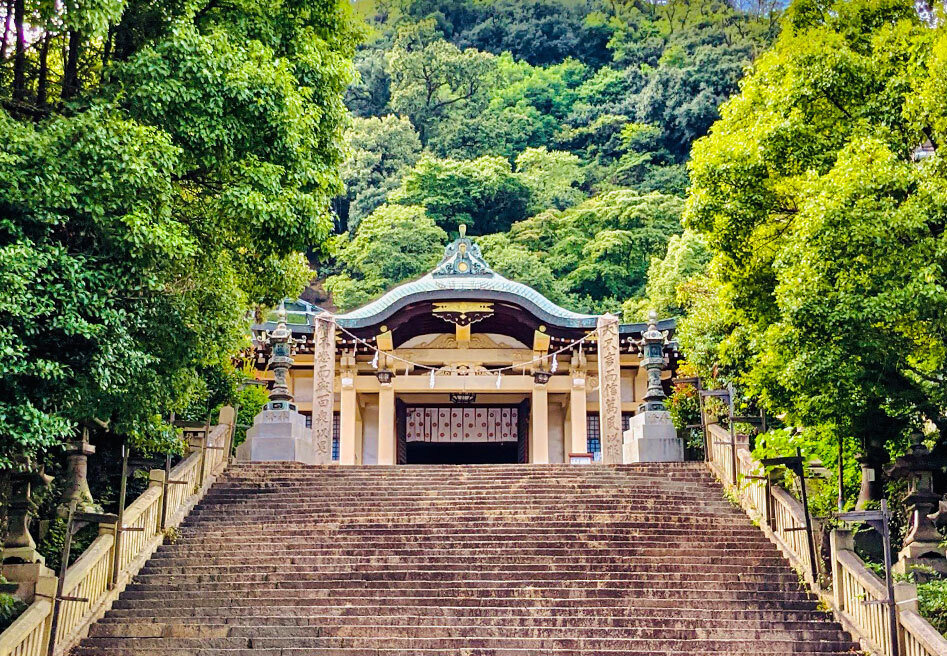 沼名前神社・前往石階盡頭的神社境內.jpg